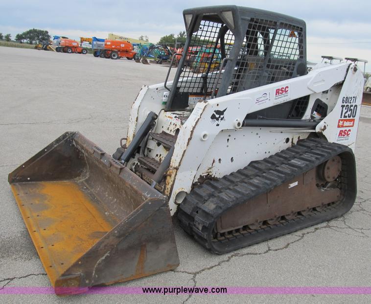 image for item B2862 2007 Bobcat T250 track skid steer