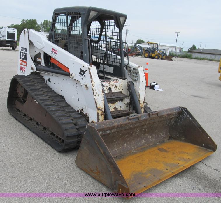 image for item B2862 2007 Bobcat T250 track skid steer