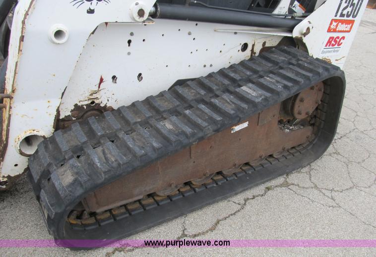 image for item B2862 2007 Bobcat T250 track skid steer