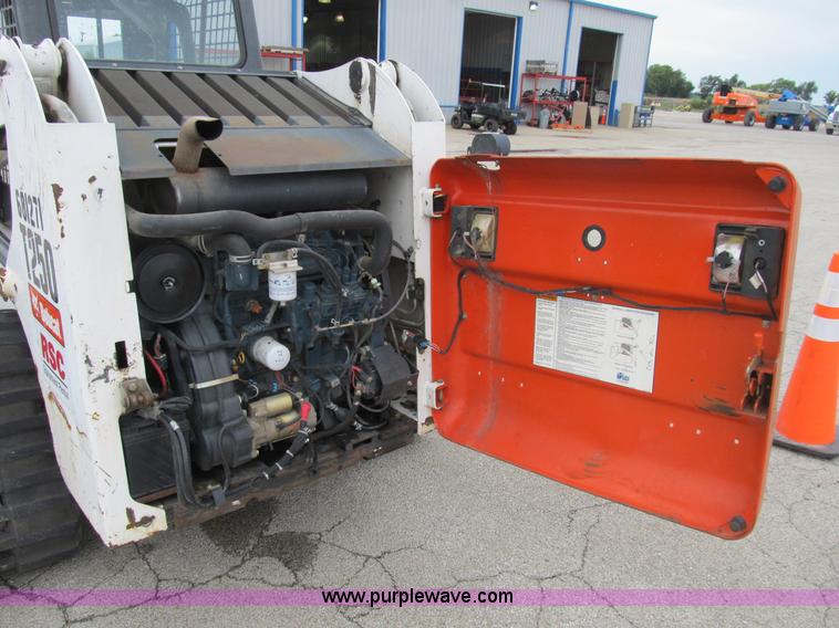 image for item B2862 2007 Bobcat T250 track skid steer