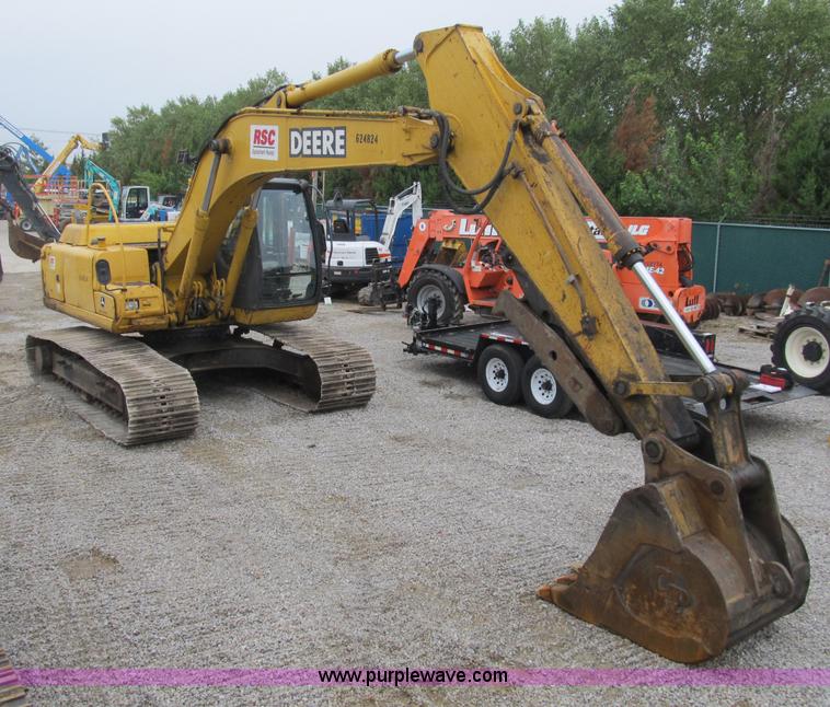 image for item B2863 2006 John Deere 200C-LC excavator