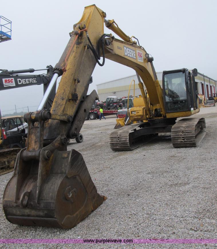 image for item B2863 2006 John Deere 200C-LC excavator