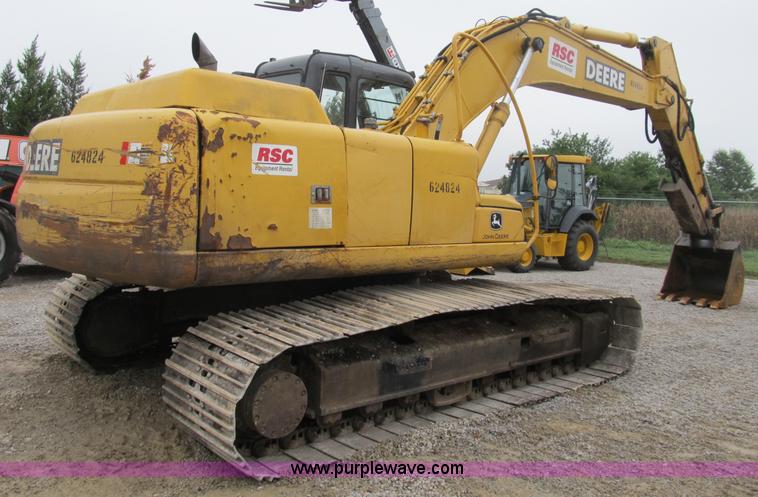 image for item B2863 2006 John Deere 200C-LC excavator