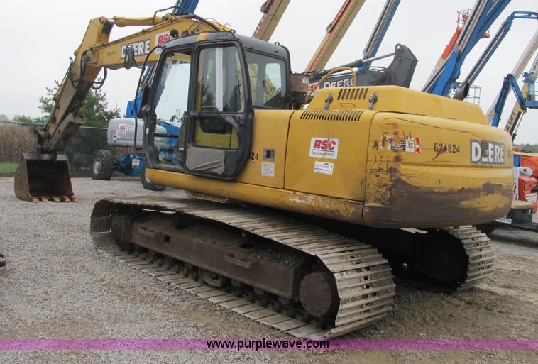 image for item B2863 2006 John Deere 200C-LC excavator