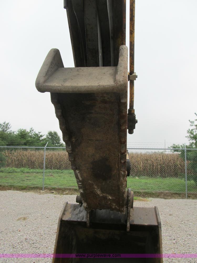 image for item B2863 2006 John Deere 200C-LC excavator