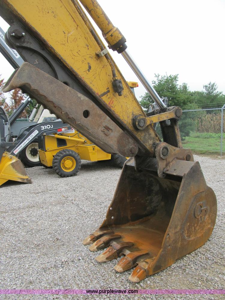 image for item B2863 2006 John Deere 200C-LC excavator