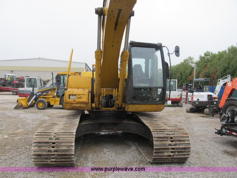 image for item B2863 2006 John Deere 200C-LC excavator