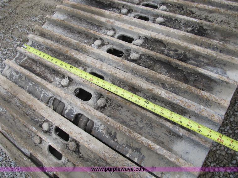 image for item B2863 2006 John Deere 200C-LC excavator