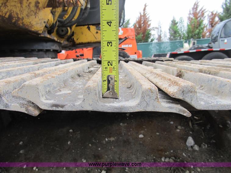 image for item B2863 2006 John Deere 200C-LC excavator