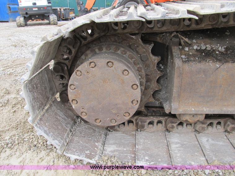 image for item B2863 2006 John Deere 200C-LC excavator
