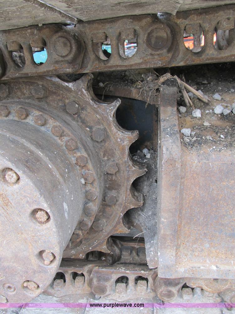 image for item B2863 2006 John Deere 200C-LC excavator