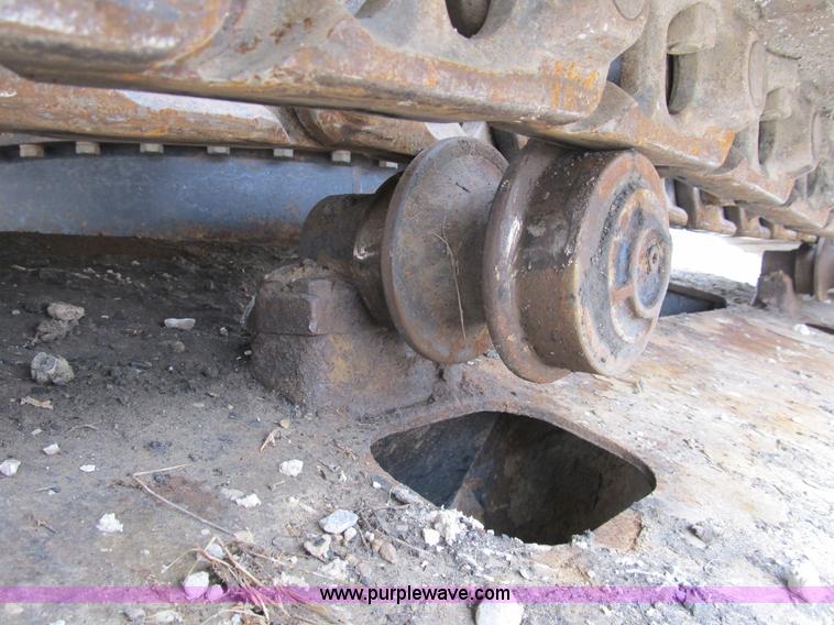 image for item B2863 2006 John Deere 200C-LC excavator