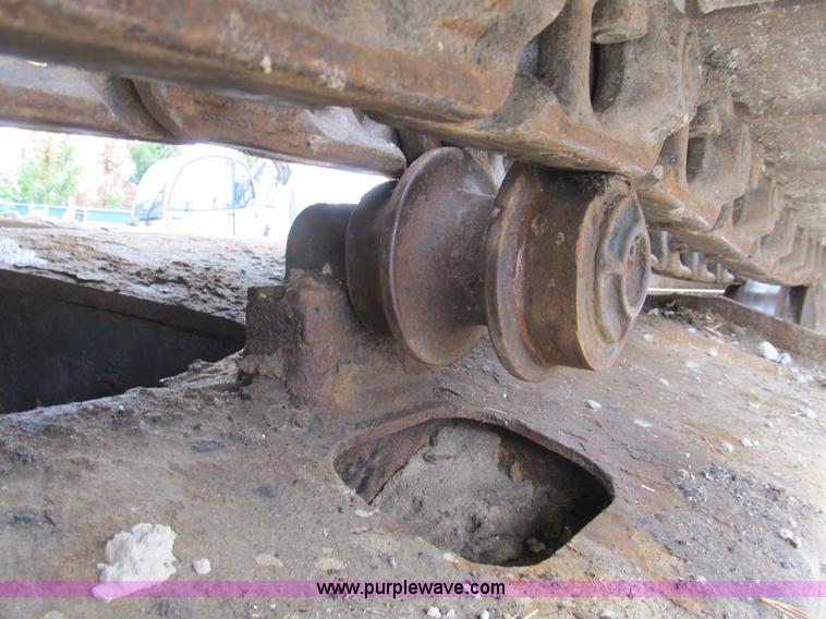 image for item B2863 2006 John Deere 200C-LC excavator