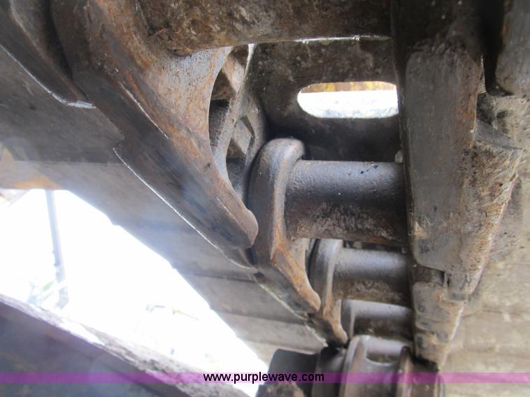 image for item B2863 2006 John Deere 200C-LC excavator