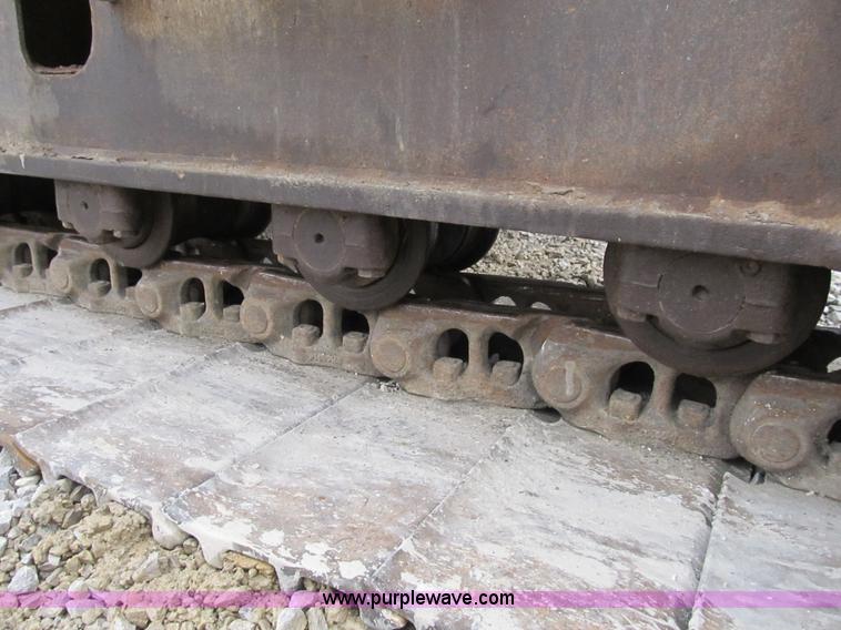 image for item B2863 2006 John Deere 200C-LC excavator