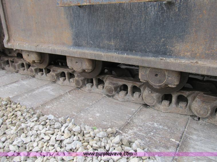 image for item B2863 2006 John Deere 200C-LC excavator