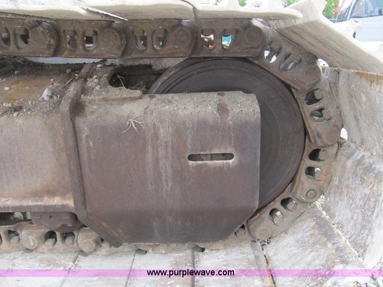 image for item B2863 2006 John Deere 200C-LC excavator