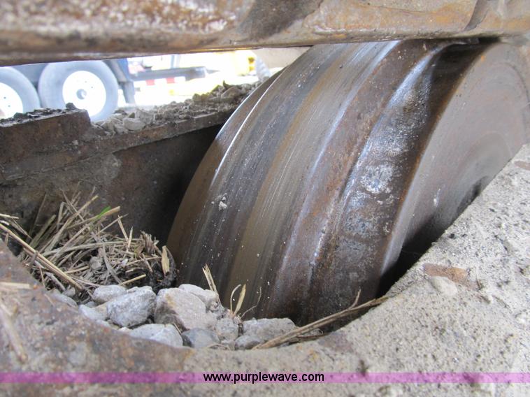 image for item B2863 2006 John Deere 200C-LC excavator