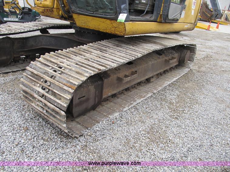 image for item B2863 2006 John Deere 200C-LC excavator