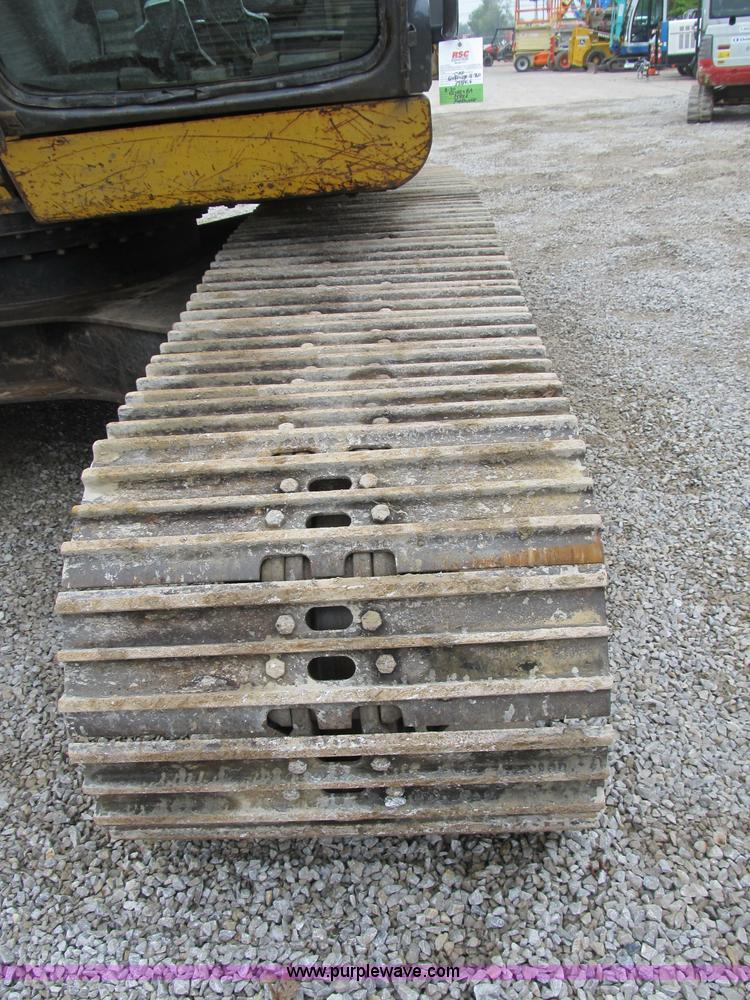 image for item B2863 2006 John Deere 200C-LC excavator