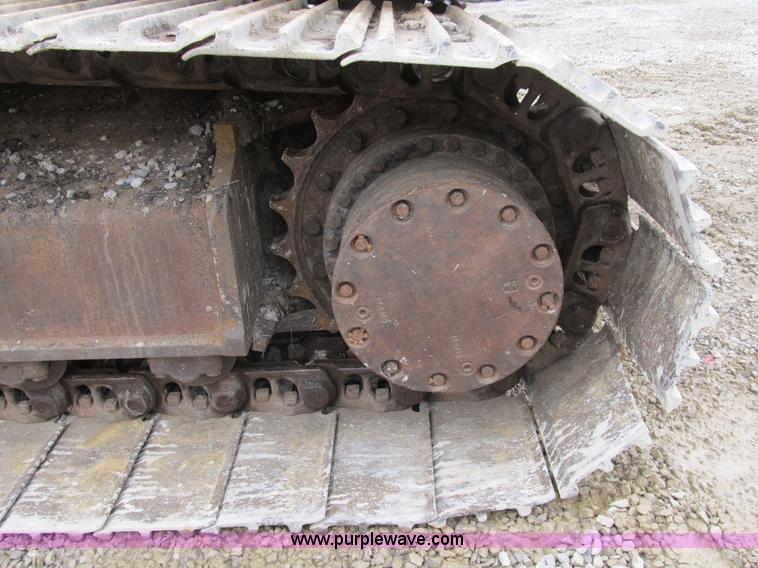 image for item B2863 2006 John Deere 200C-LC excavator