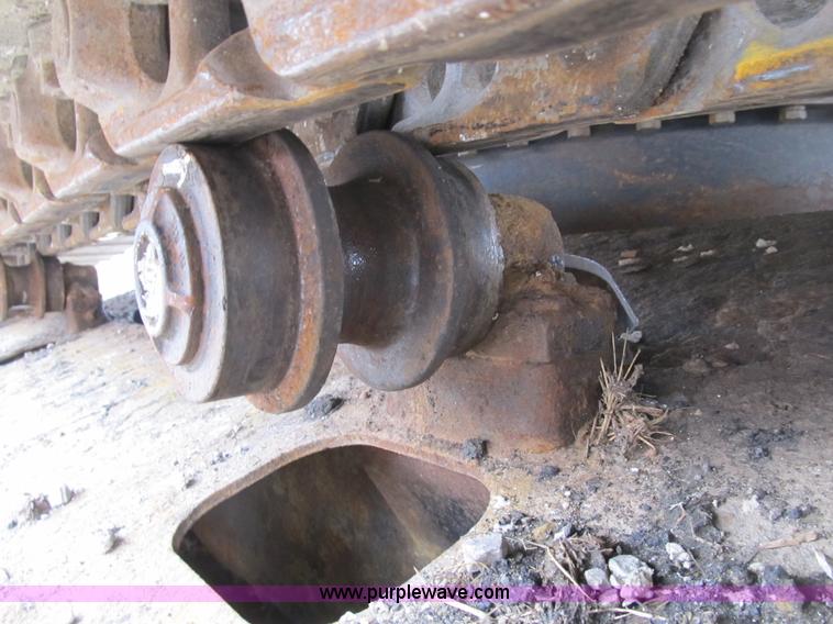 image for item B2863 2006 John Deere 200C-LC excavator