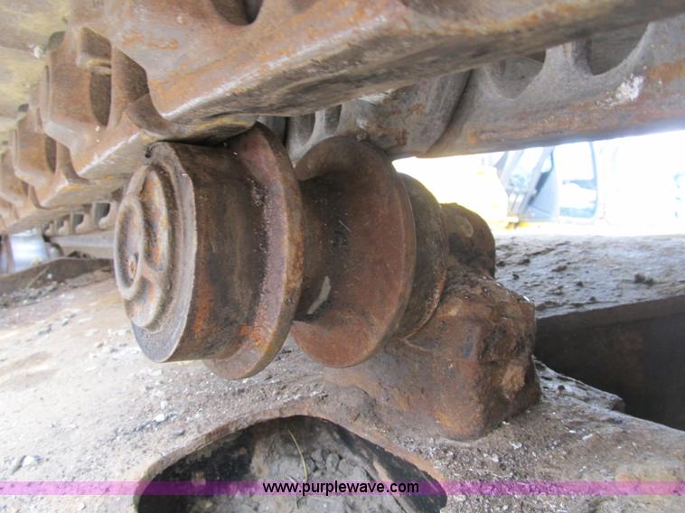 image for item B2863 2006 John Deere 200C-LC excavator