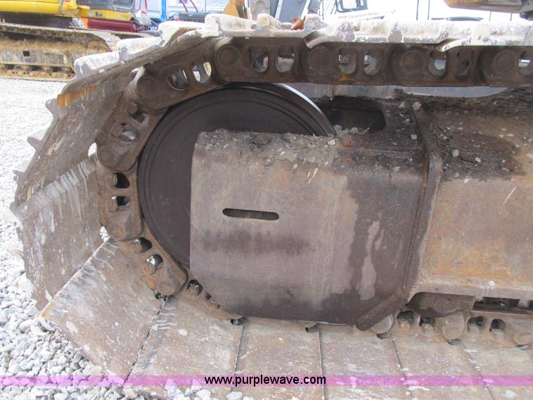 image for item B2863 2006 John Deere 200C-LC excavator