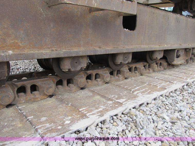 image for item B2863 2006 John Deere 200C-LC excavator