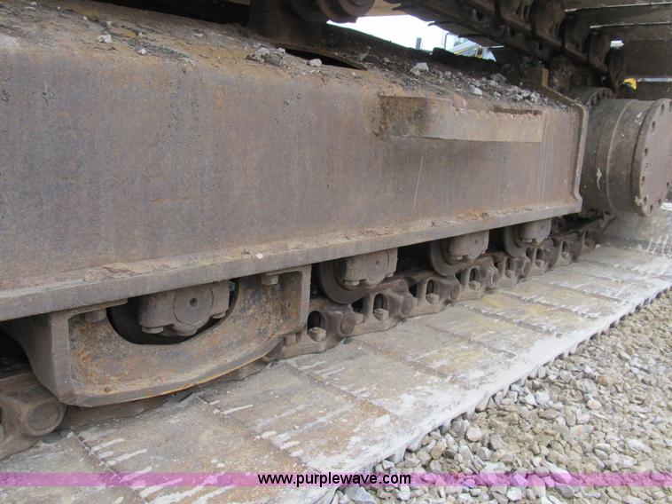 image for item B2863 2006 John Deere 200C-LC excavator