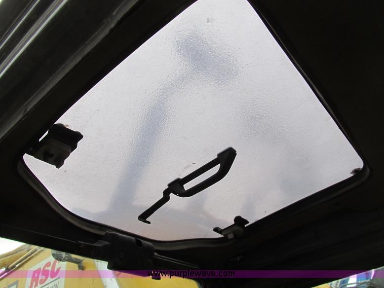 image for item B2863 2006 John Deere 200C-LC excavator