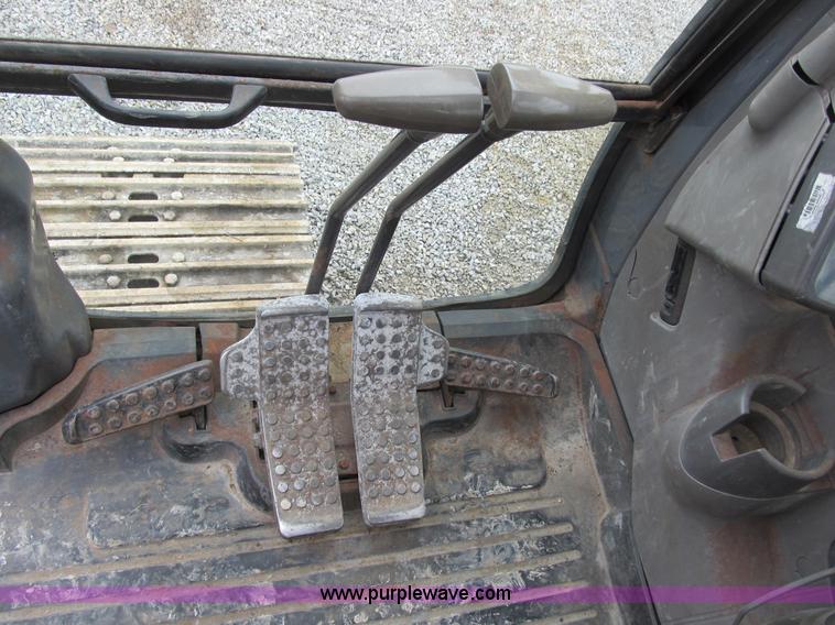 image for item B2863 2006 John Deere 200C-LC excavator