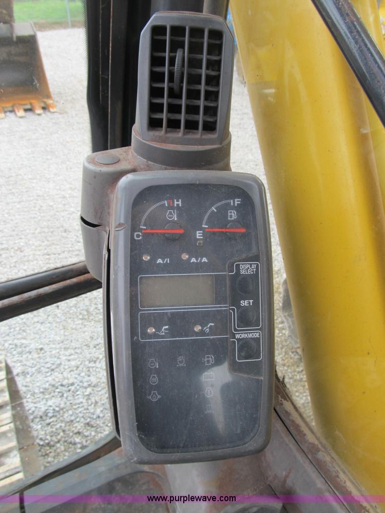 image for item B2863 2006 John Deere 200C-LC excavator