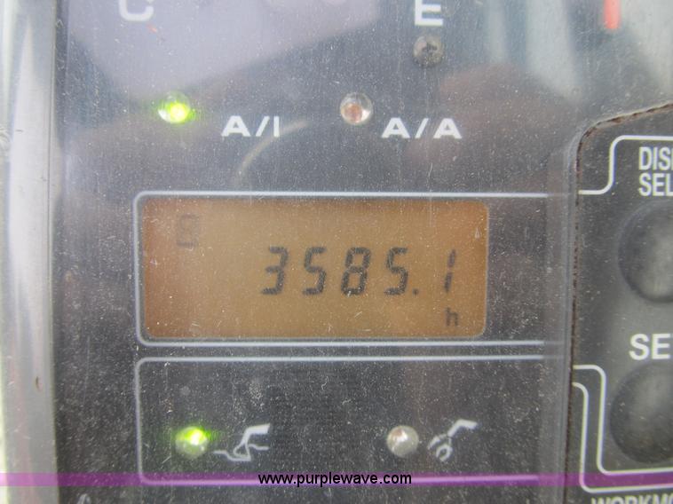 image for item B2863 2006 John Deere 200C-LC excavator