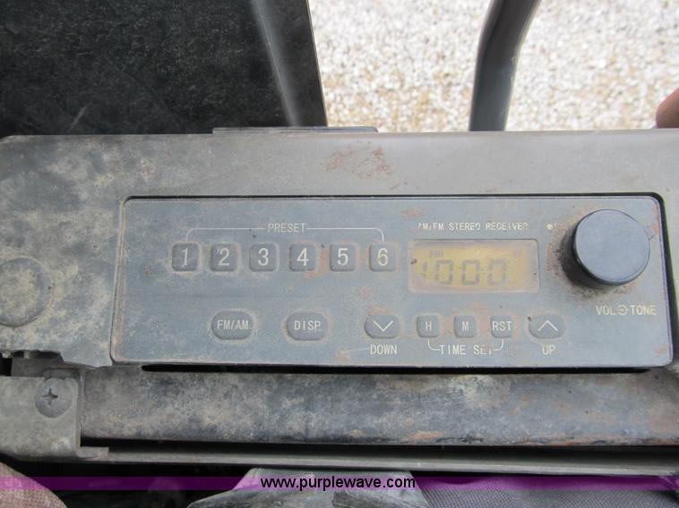 image for item B2863 2006 John Deere 200C-LC excavator