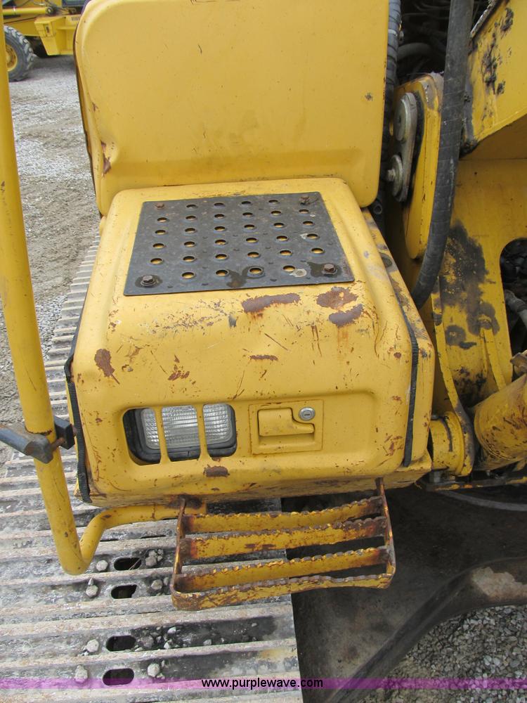 image for item B2863 2006 John Deere 200C-LC excavator