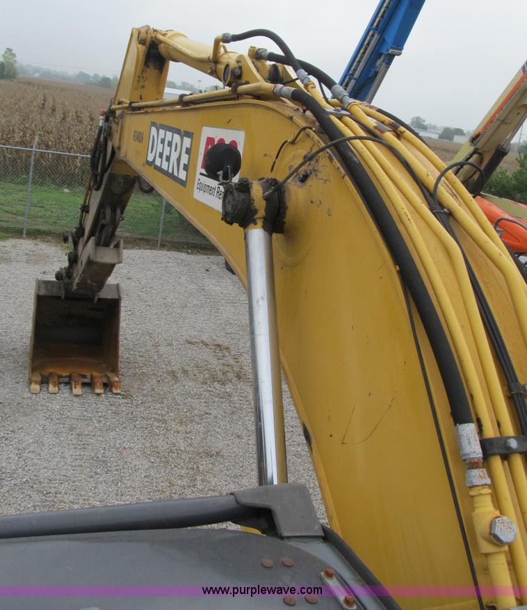 image for item B2863 2006 John Deere 200C-LC excavator