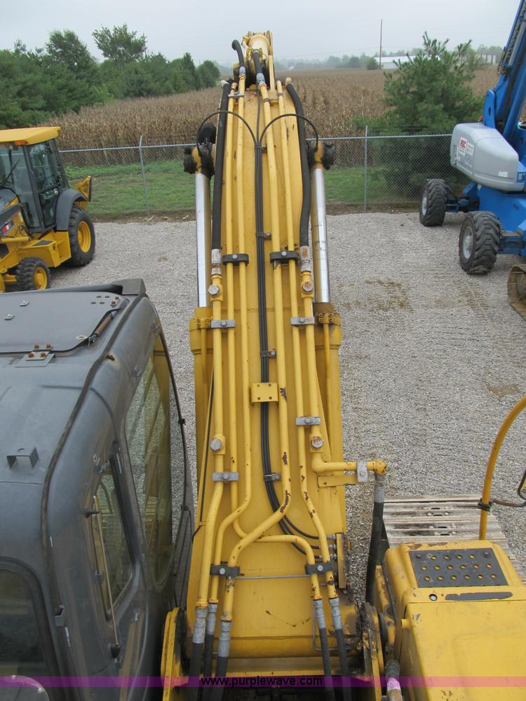 image for item B2863 2006 John Deere 200C-LC excavator