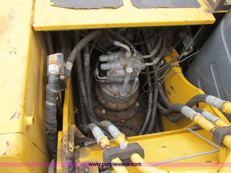 image for item B2863 2006 John Deere 200C-LC excavator