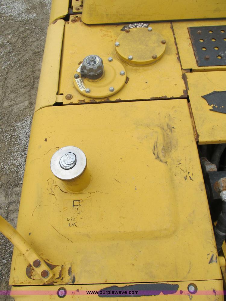 image for item B2863 2006 John Deere 200C-LC excavator