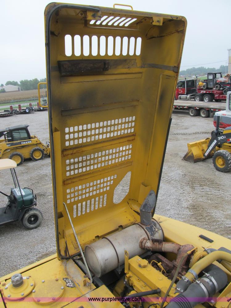 image for item B2863 2006 John Deere 200C-LC excavator