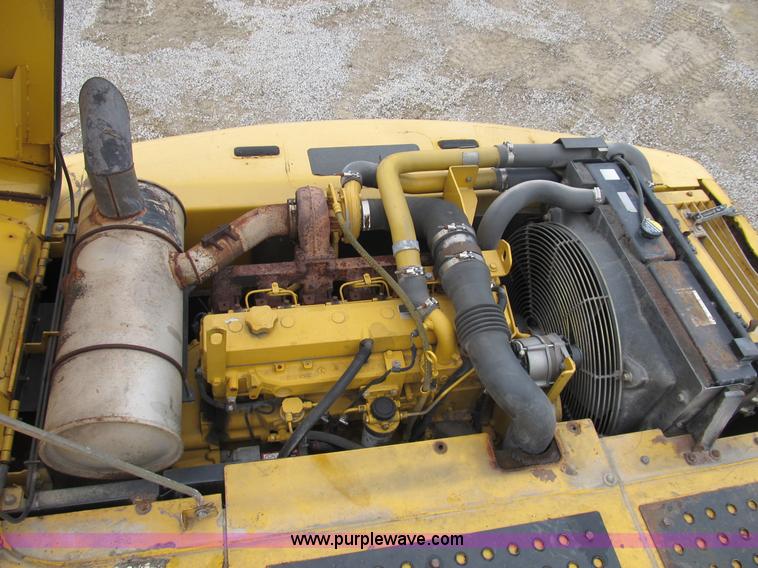 image for item B2863 2006 John Deere 200C-LC excavator