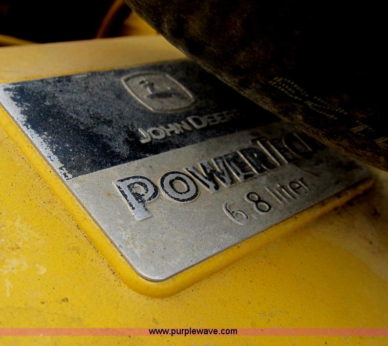 image for item B2863 2006 John Deere 200C-LC excavator