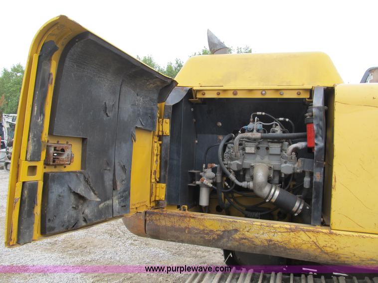 image for item B2863 2006 John Deere 200C-LC excavator