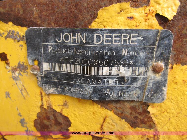 image for item B2863 2006 John Deere 200C-LC excavator