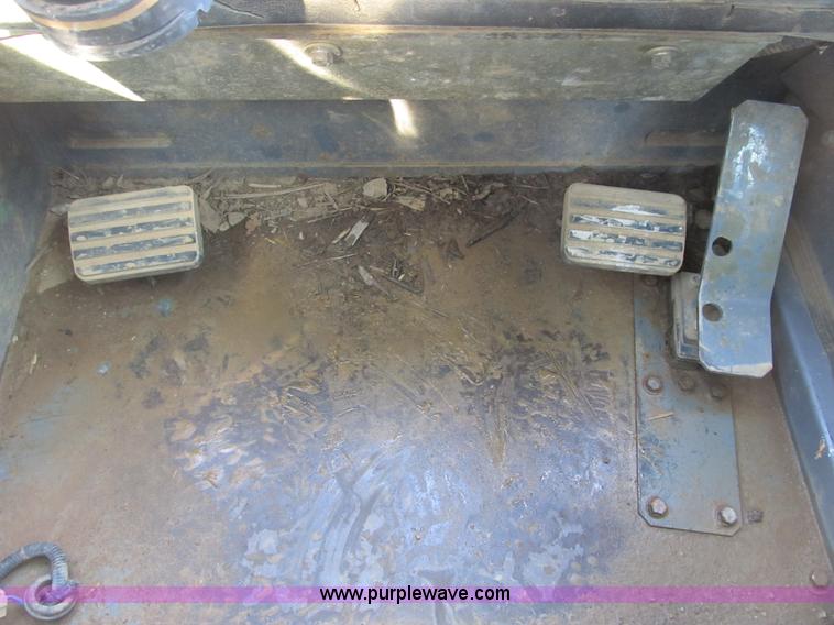 image for item B2865 2006 Takeuchi TL130C track skid steer