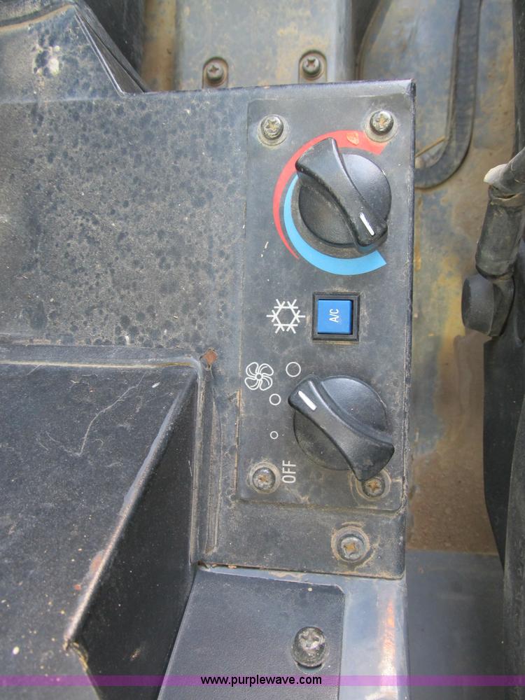image for item B2865 2006 Takeuchi TL130C track skid steer