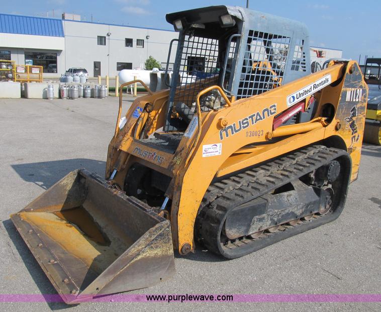 image for item B2866 2006 Mustang MTL20 track skid steer