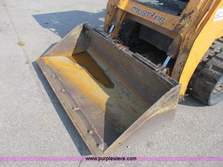 image for item B2866 2006 Mustang MTL20 track skid steer
