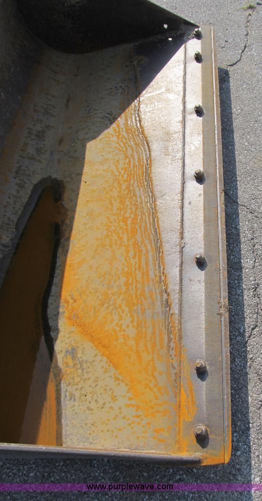 image for item B2866 2006 Mustang MTL20 track skid steer